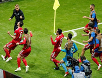 [ẢNH] Ăn mừng cảm xúc, cầu thủ Iran lại chưng hửng vì bị VAR 