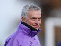 [ẢNH] Vừa đến Tottenham, Mourinho lao ngay vào công việc