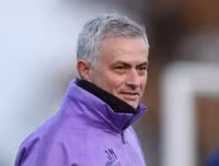 [ẢNH] Vừa đến Tottenham, Mourinho lao ngay vào công việc