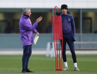 [ẢNH] Vừa đến Tottenham, Mourinho lao ngay vào công việc