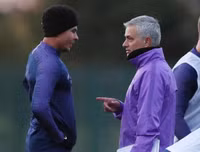 [ẢNH] Vừa đến Tottenham, Mourinho lao ngay vào công việc