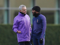 [ẢNH] Vừa đến Tottenham, Mourinho lao ngay vào công việc
