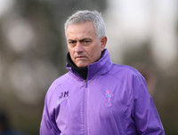 [ẢNH] Vừa đến Tottenham, Mourinho lao ngay vào công việc
