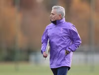 [ẢNH] Vừa đến Tottenham, Mourinho lao ngay vào công việc