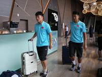 [ẢNH] ĐT Việt Nam bịn rịn chia tay nhau ở Thái Lan