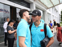 [ẢNH] ĐT Việt Nam bịn rịn chia tay nhau ở Thái Lan