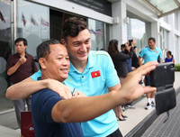 [ẢNH] ĐT Việt Nam bịn rịn chia tay nhau ở Thái Lan