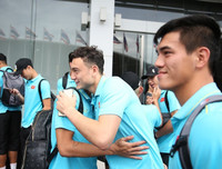 [ẢNH] ĐT Việt Nam bịn rịn chia tay nhau ở Thái Lan