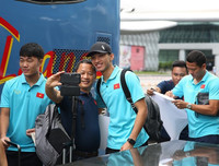 [ẢNH] ĐT Việt Nam bịn rịn chia tay nhau ở Thái Lan