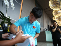 [ẢNH] ĐT Việt Nam bịn rịn chia tay nhau ở Thái Lan