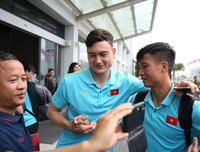 [ẢNH] ĐT Việt Nam bịn rịn chia tay nhau ở Thái Lan