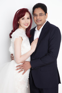 Hoa hậu Diệu Hoa cùng chồng hạnh phúc bên 3 con