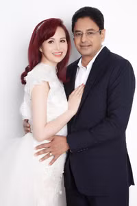 Hoa hậu Diệu Hoa cùng chồng hạnh phúc bên 3 con