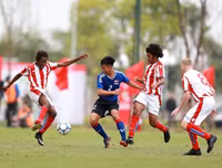 Giggs và Scholes thích thú xem đội trẻ PVF đánh bại mầm non giải Ngoại hạng Anh