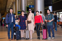 Trở về từ Miss World, Mỹ Linh đeo kính đen che mắt thâm quầng