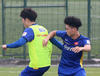 [ẢNH] Công Phượng khoe kiểu tóc xù, hứng khởi cùng đồng đội tập luyện