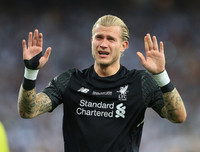 [ẢNH] Ngay cả Tấn Trường, Phí Minh Long cũng không tệ hại như Karius của Liverpool