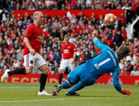 [ẢNH] Beckham tái xuất, Solskjaer ghi bàn, M.U đè bẹp Bayern 5-0