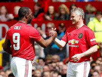 [ẢNH] Beckham tái xuất, Solskjaer ghi bàn, M.U đè bẹp Bayern 5-0