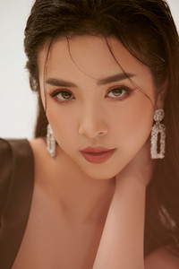 Á hậu Thúy An khoe vẻ đẹp quyến rũ khi bước sang tuổi 23