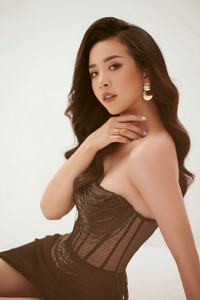 Á hậu Thúy An khoe vẻ đẹp quyến rũ khi bước sang tuổi 23