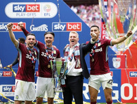 [ẢNH] Lampard buồn bã nhìn đội của Terry lên hạng, sau trận đấu đắt giá nhất hành tinh