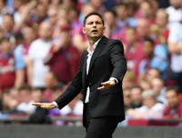 [ẢNH] Lampard buồn bã nhìn đội của Terry lên hạng, sau trận đấu đắt giá nhất hành tinh