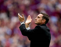 [ẢNH] Lampard buồn bã nhìn đội của Terry lên hạng, sau trận đấu đắt giá nhất hành tinh