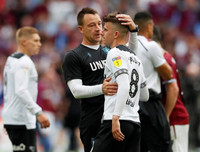 [ẢNH] Lampard buồn bã nhìn đội của Terry lên hạng, sau trận đấu đắt giá nhất hành tinh