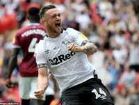 [ẢNH] Lampard buồn bã nhìn đội của Terry lên hạng, sau trận đấu đắt giá nhất hành tinh