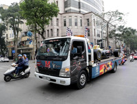 [ẢNH] Người Hà Nội thích thú ngắm mô hình xe F1 sống động như thật