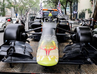 [ẢNH] Người Hà Nội thích thú ngắm mô hình xe F1 sống động như thật