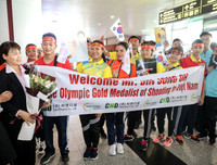 Quán quân Olympic Jin Jong-oh trổ tài bắn súng trước các xạ thủ Việt Nam