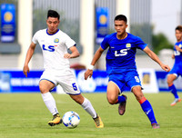 Thắng trận, cầu thủ U17 PVF cúi đầu lễ phép trước ban huấn luyện đối phương