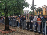 [ẢNH] Nhiều CĐV hớn hở nhận vé xem chung kết lượt về AFF Cup 2018