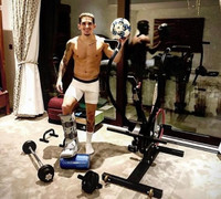 [ẢNH] Muôn cách giải khuây của sao bóng đá khi ở nhà tránh dịch