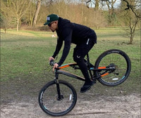 [ẢNH] Muôn cách giải khuây của sao bóng đá khi ở nhà tránh dịch