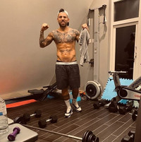 [ẢNH] Muôn cách giải khuây của sao bóng đá khi ở nhà tránh dịch