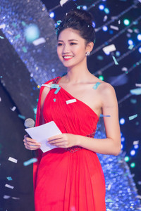 ​Trấn Thành bối rối khi sánh vai với Á hậu Thanh Tú