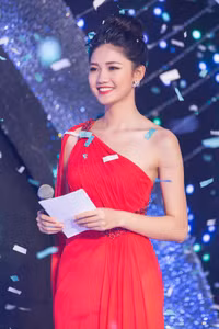 ​Trấn Thành bối rối khi sánh vai với Á hậu Thanh Tú