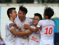 [ẢNH] THPT Quang Trung và THPT Lê Văn Thiêm thẳng tiến vào vòng 1/8