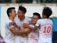 [ẢNH] THPT Quang Trung và THPT Lê Văn Thiêm thẳng tiến vào vòng 1/8