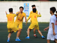 [ẢNH] THPT Quang Trung và THPT Lê Văn Thiêm thẳng tiến vào vòng 1/8