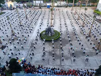 [Ảnh] Màn nhảy Flashmod sôi động của 600 sinh viên và giảng viên, kêu gọi giảm rác thải nhựa dùng một lần