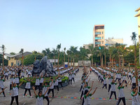 [Ảnh] Màn nhảy Flashmod sôi động của 600 sinh viên và giảng viên, kêu gọi giảm rác thải nhựa dùng một lần