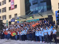 [Ảnh] Màn nhảy Flashmod sôi động của 600 sinh viên và giảng viên, kêu gọi giảm rác thải nhựa dùng một lần