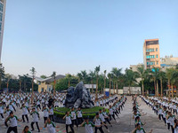 [Ảnh] Màn nhảy Flashmod sôi động của 600 sinh viên và giảng viên, kêu gọi giảm rác thải nhựa dùng một lần