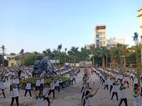 [Ảnh] Màn nhảy Flashmod sôi động của 600 sinh viên và giảng viên, kêu gọi giảm rác thải nhựa dùng một lần