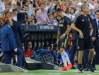 [ẢNH] Hài hước hình ảnh Ronaldo nức nở khóc như trẻ con khi nhận thẻ đỏ