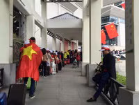 Hàng ngàn CĐV Việt Nam đang đổ về Thường Châu cổ vũ đội tuyển U23